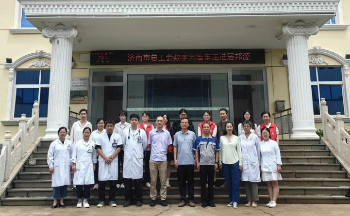 集團(tuán)工會一直以維護(hù)職工的合法權(quán)益，構(gòu)建企業(yè)與職工的的和諧關(guān)系為己任.png